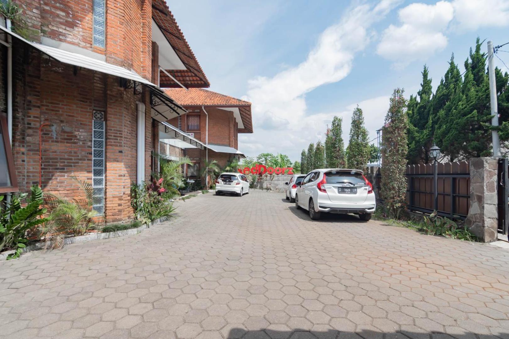 Reddoorz Plus Near Dago Pakar Bandung Exterior photo