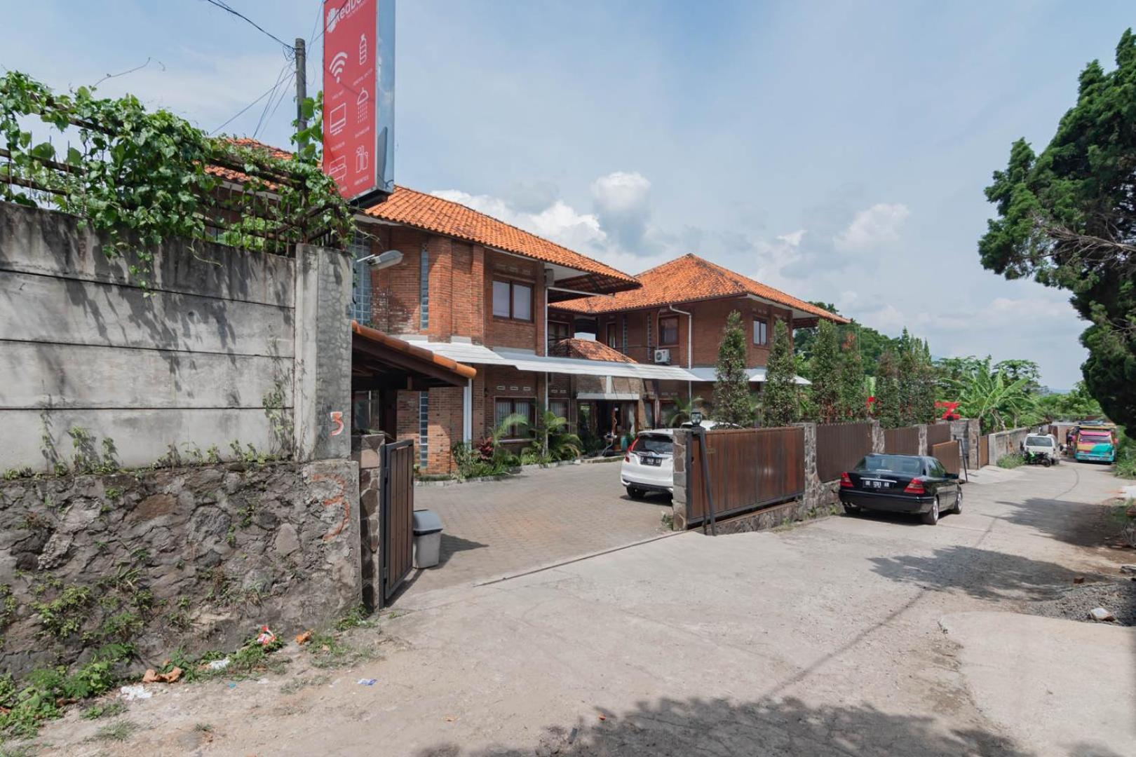 Reddoorz Plus Near Dago Pakar Bandung Exterior photo