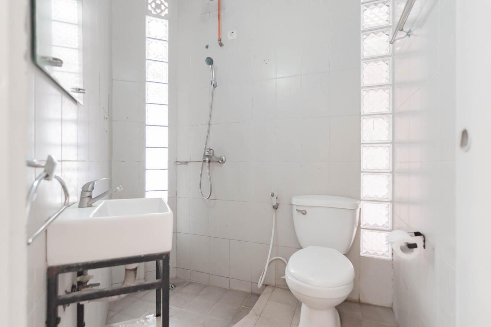 Reddoorz Plus Near Dago Pakar Bandung Exterior photo