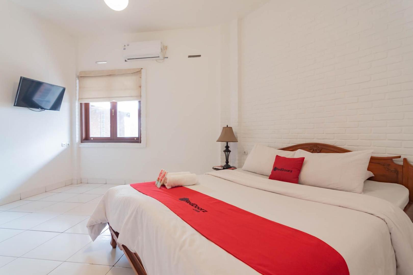 Reddoorz Plus Near Dago Pakar Bandung Exterior photo