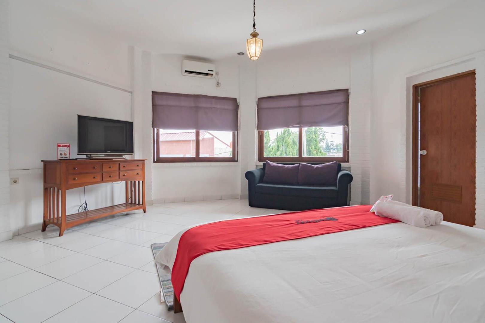 Reddoorz Plus Near Dago Pakar Bandung Exterior photo